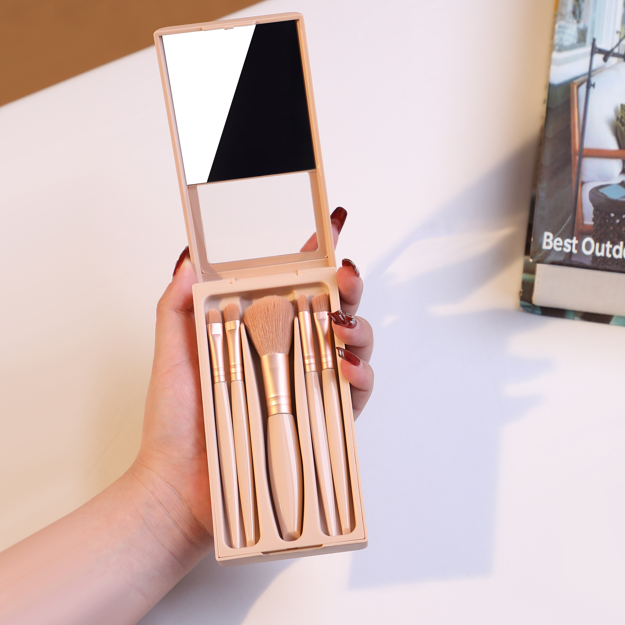 Mini Travel Makeup Brush Set - 5pcs Portable Cosmetic Brushes Kit with Mirror for On-the-Go Beauty