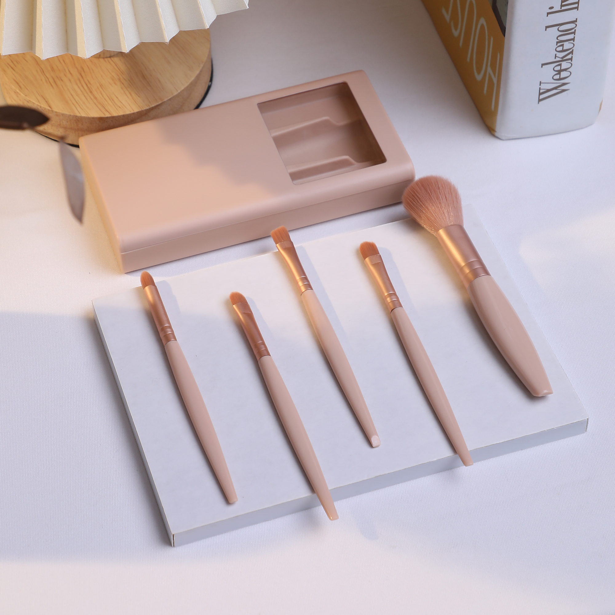Mini Travel Makeup Brush Set - 5pcs Portable Cosmetic Brushes Kit with Mirror for On-the-Go Beauty