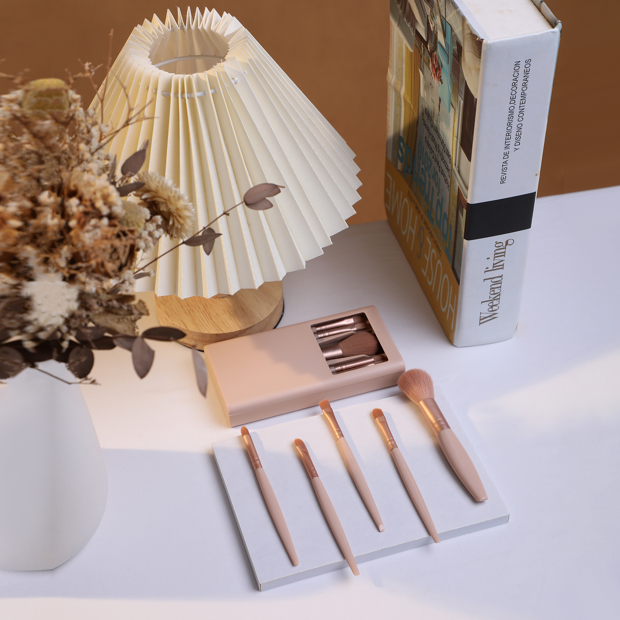 Mini Travel Makeup Brush Set - 5pcs Portable Cosmetic Brushes Kit with Mirror for On-the-Go Beauty